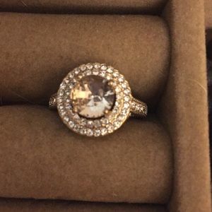 Gorgeous ring with multi shades of gold